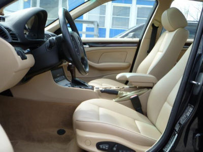 2003 BMW 325  xi