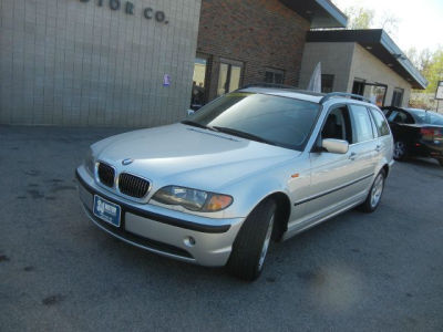 2004 BMW 325  xiT