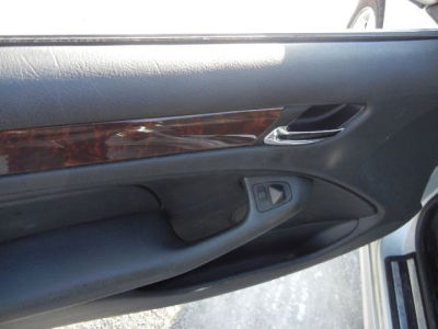 2004 BMW 325 xiT