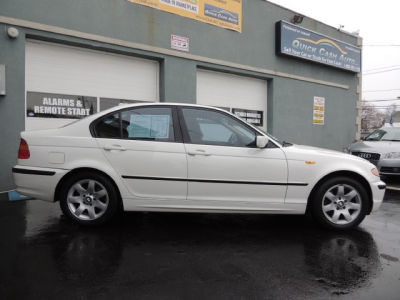 2004 BMW 325  xi
