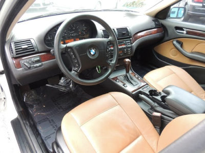 2004 BMW 325  xi