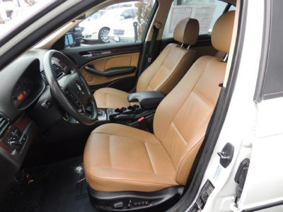 2004 BMW 325  xi