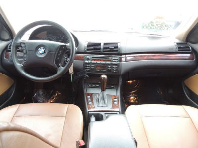 2004 BMW 325  xi