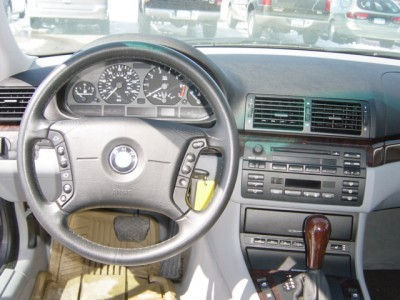 2002 BMW 325 xi