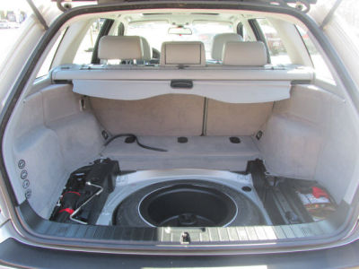 2003 BMW 325  iT