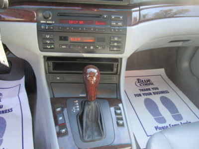 2003 BMW 325  iT