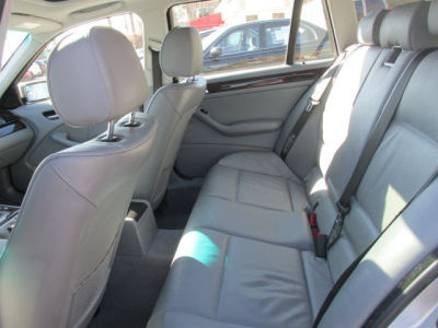2003 BMW 325  iT