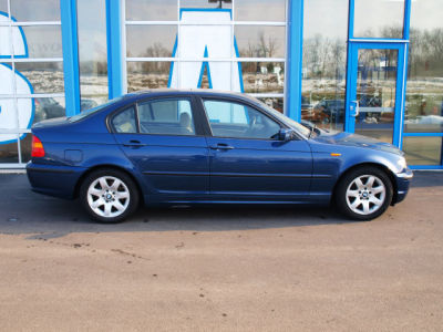 2003 BMW 325 i