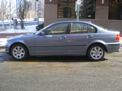 2004 BMW 325  xi