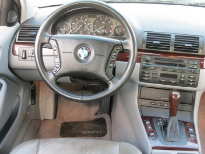 2005 BMW 325  xi