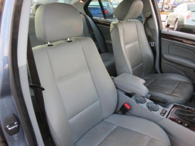 2005 BMW 325  xi