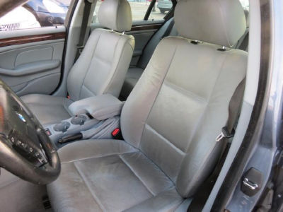 2005 BMW 325  xi