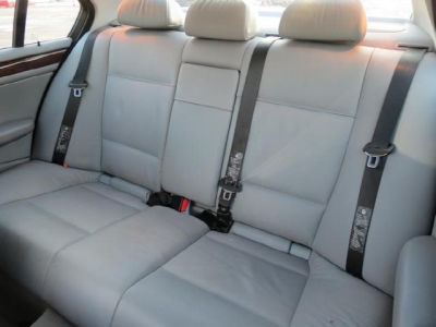 2005 BMW 325  xi