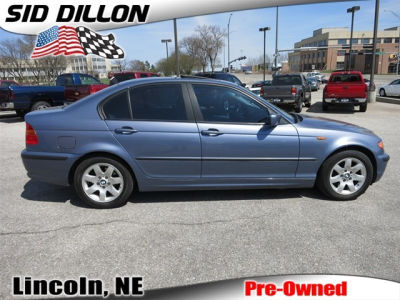 2002 BMW 325  i