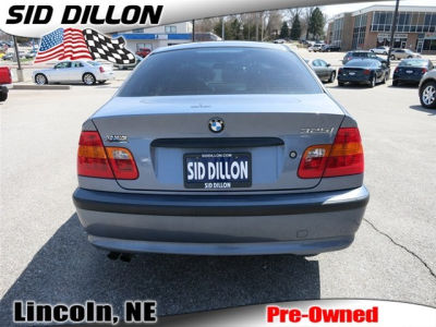 2002 BMW 325  i