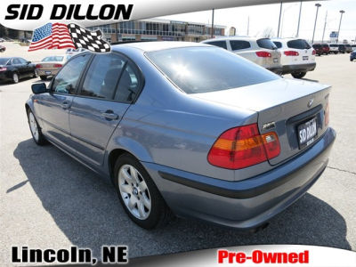 2002 BMW 325  i