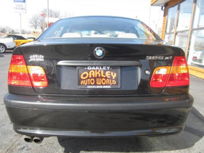 2003 BMW 325  xi