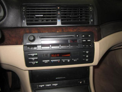 2003 BMW 325  xi