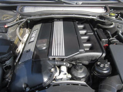 2003 BMW 325  xi