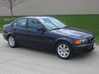 2001 BMW 325  i