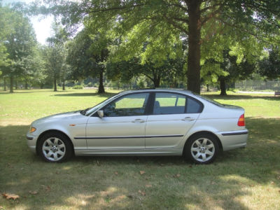 2003 BMW 325  xi