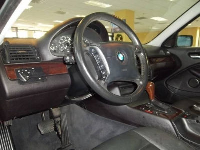 2005 BMW 325 i