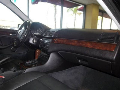 2005 BMW 325 i