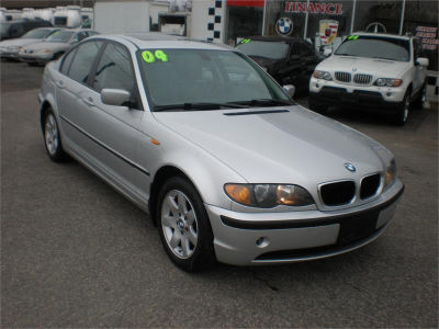 2004 BMW 325  xi