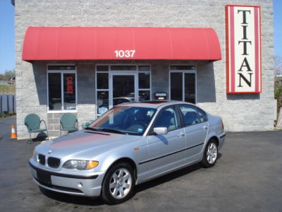 2003 BMW 325  xi