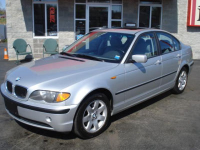 2003 BMW 325  xi