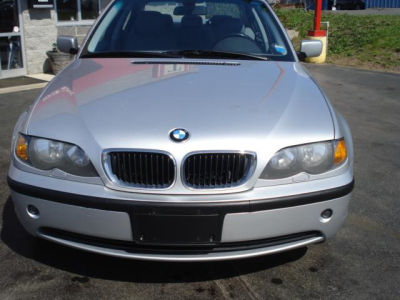 2003 BMW 325  xi