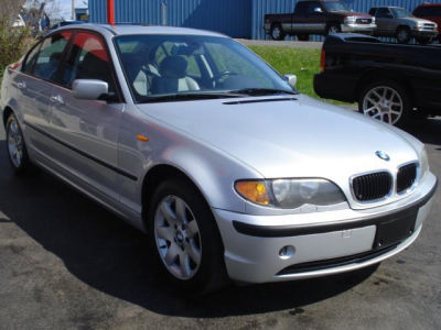 2003 BMW 325  xi