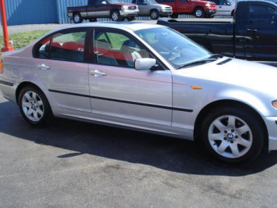 2003 BMW 325  xi