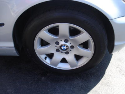 2003 BMW 325  xi