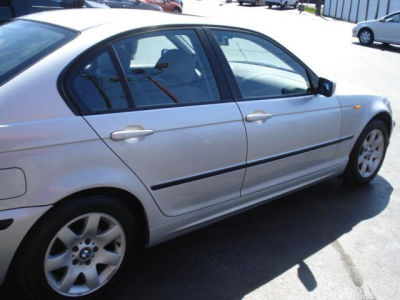 2003 BMW 325  xi