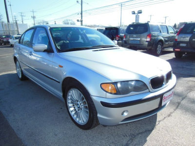 2002 BMW 325  xi