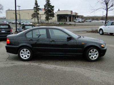 2004 BMW 325  xi