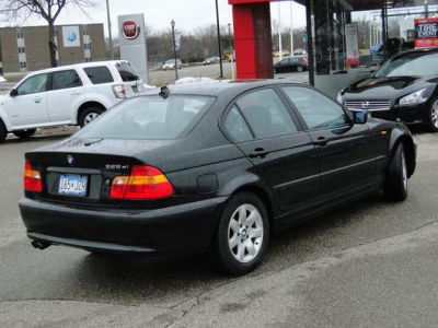 2004 BMW 325  xi