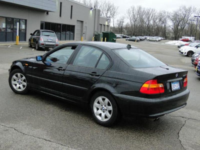 2004 BMW 325  xi
