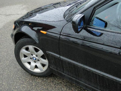 2004 BMW 325  xi
