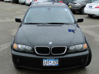 2004 BMW 325  xi