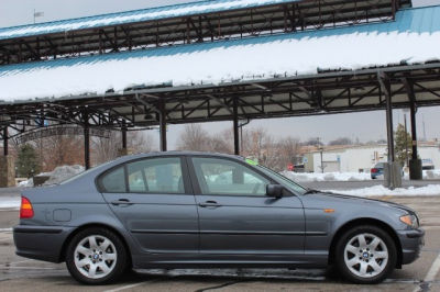 2003 BMW 325  i