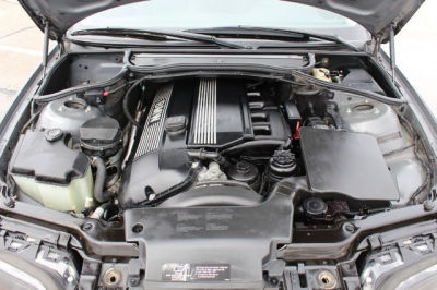 2003 BMW 325  i
