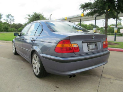 2002 BMW 325  i