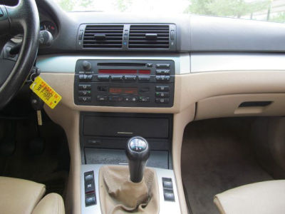 2002 BMW 325  i