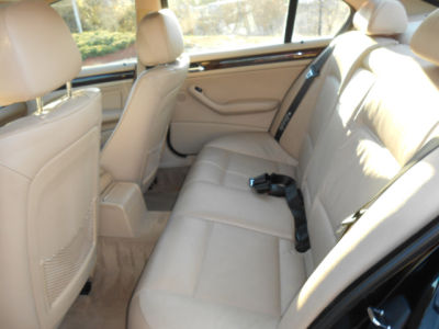 2002 BMW 325  i