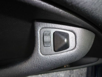 2004 BMW 325  xi