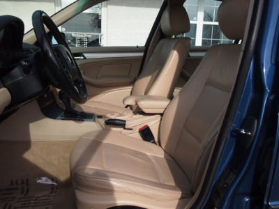 2004 BMW 325  i