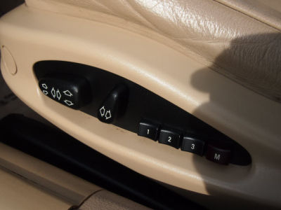 2004 BMW 325  i