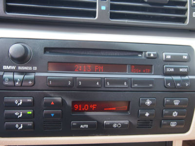2004 BMW 325  i
